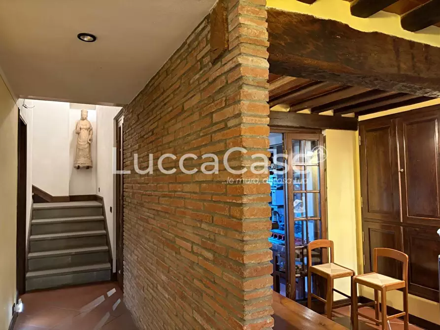 Immagine 39 di Villa in vendita  a Capannori