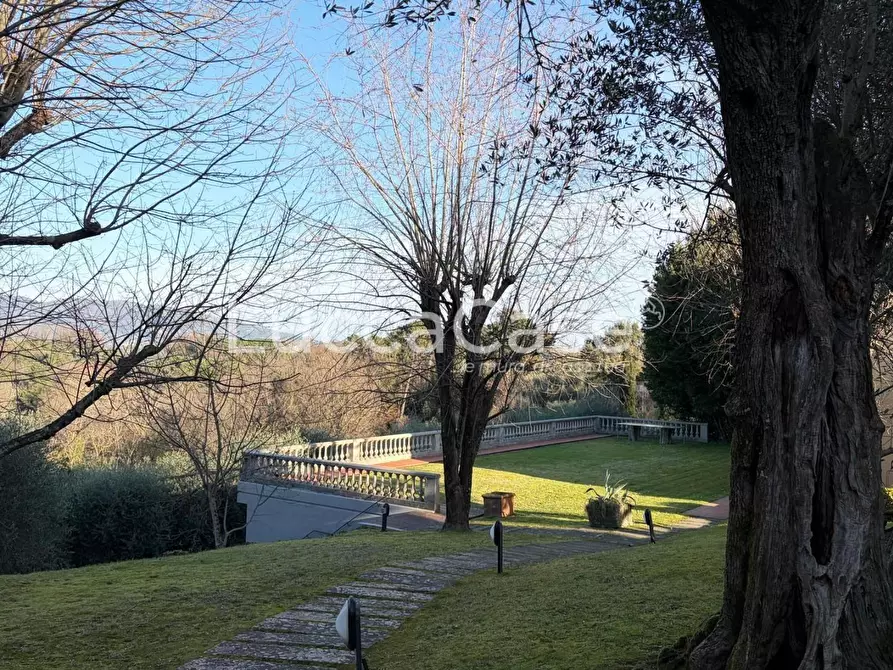 Immagine 85 di Villa in vendita  a Capannori