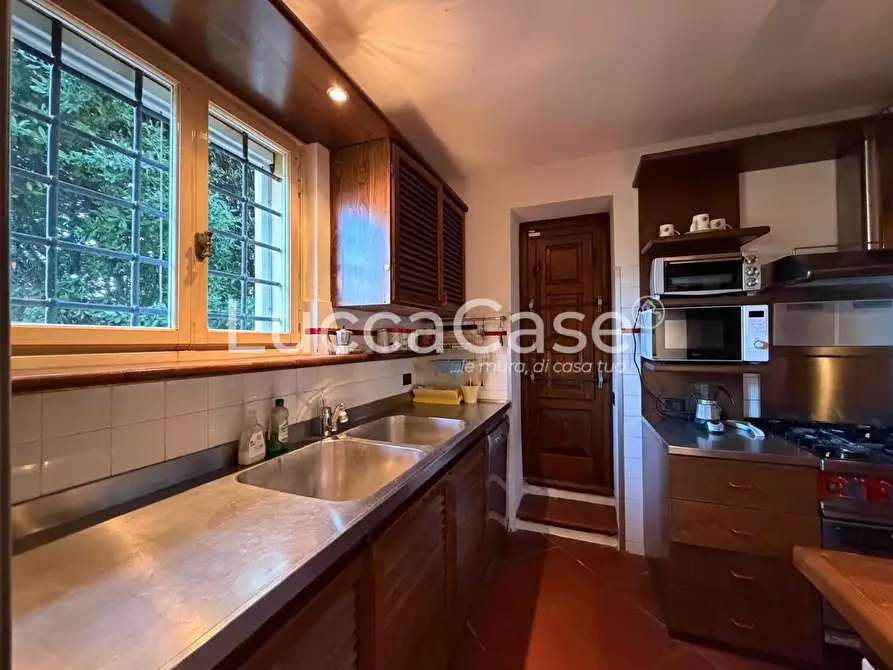 Immagine 35 di Villa in vendita  a Capannori