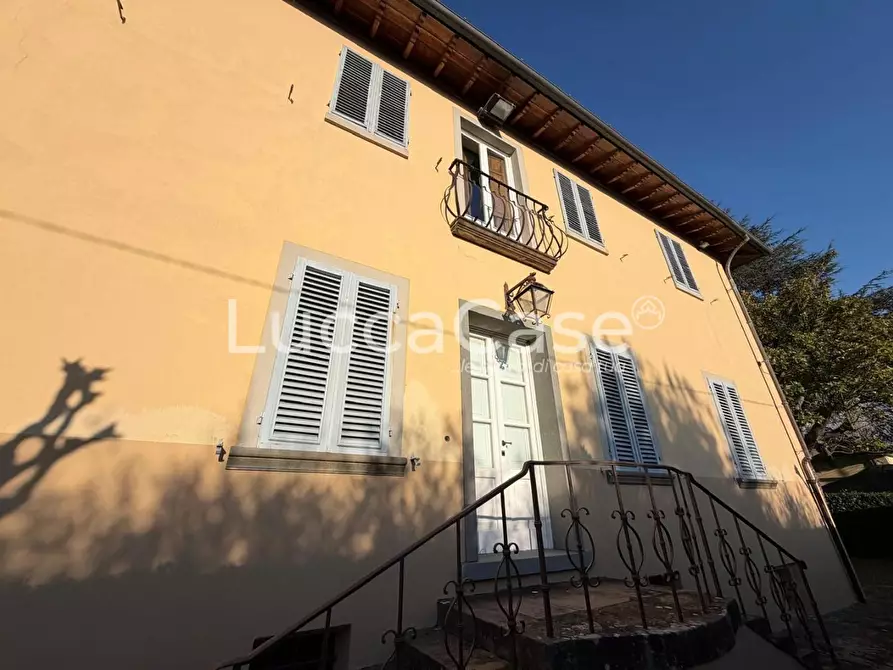 Immagine 2 di Villa in vendita  a Capannori