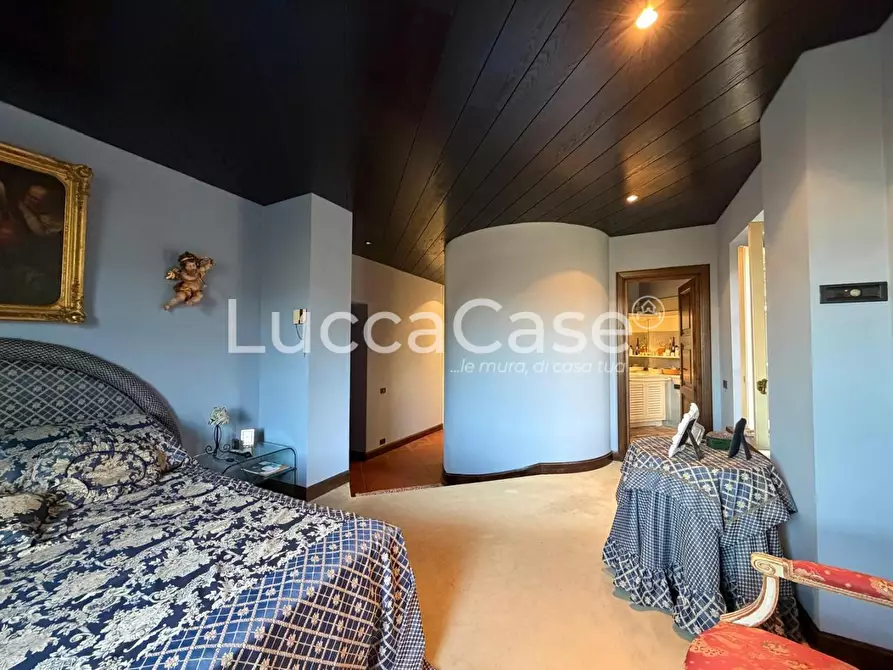 Immagine 46 di Villa in vendita  a Capannori