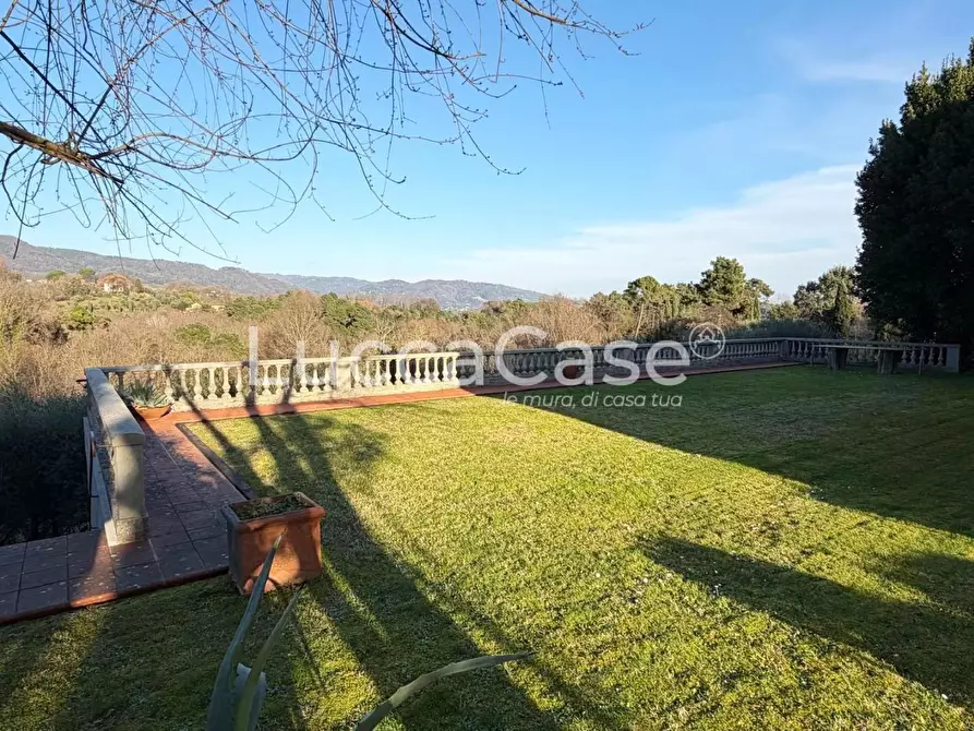 Immagine 69 di Villa in vendita  a Capannori