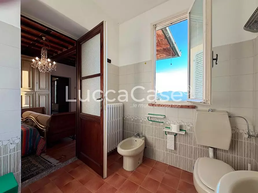 Immagine 22 di Villa in vendita  a Capannori