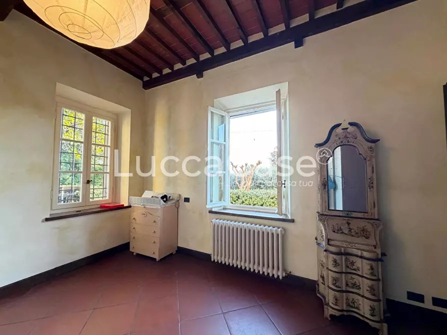 Immagine 11 di Villa in vendita  a Capannori