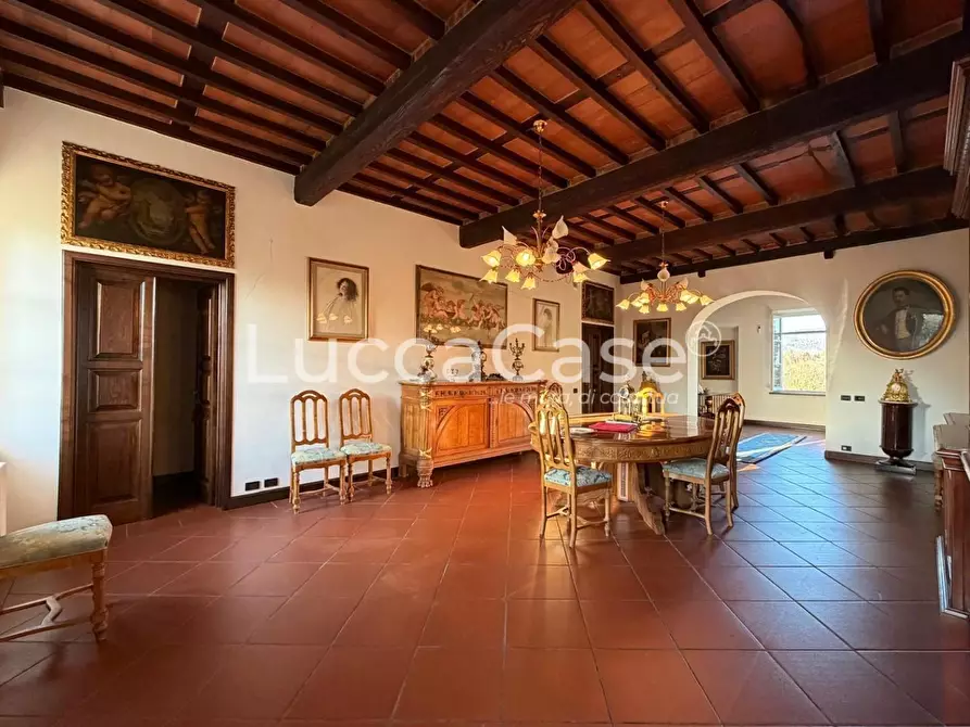 Immagine 4 di Villa in vendita  a Capannori