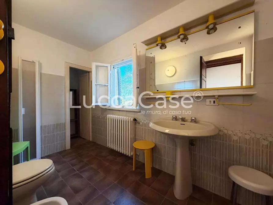 Immagine 26 di Villa in vendita  a Capannori