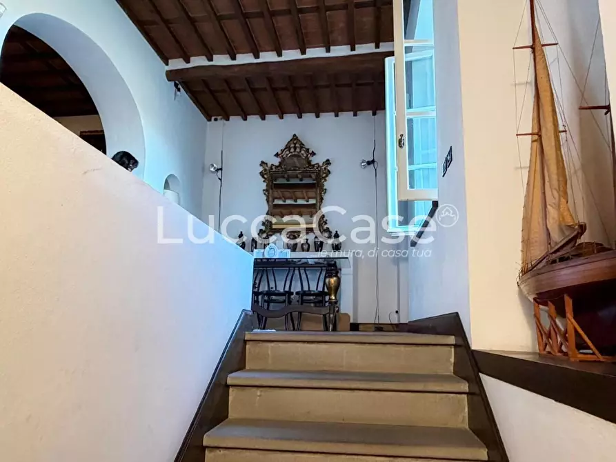 Immagine 40 di Villa in vendita  a Capannori