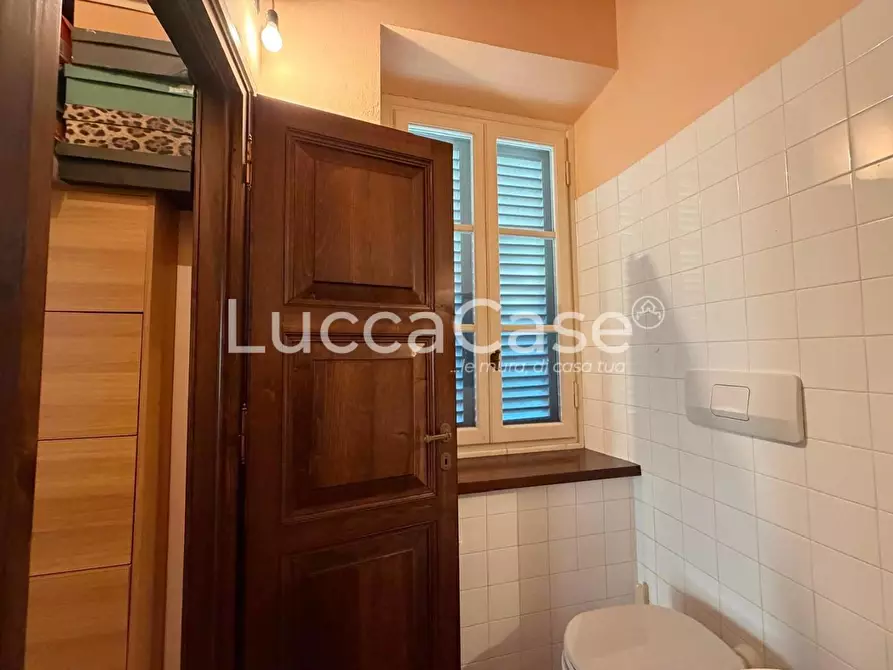 Immagine 10 di Villa in vendita  a Capannori