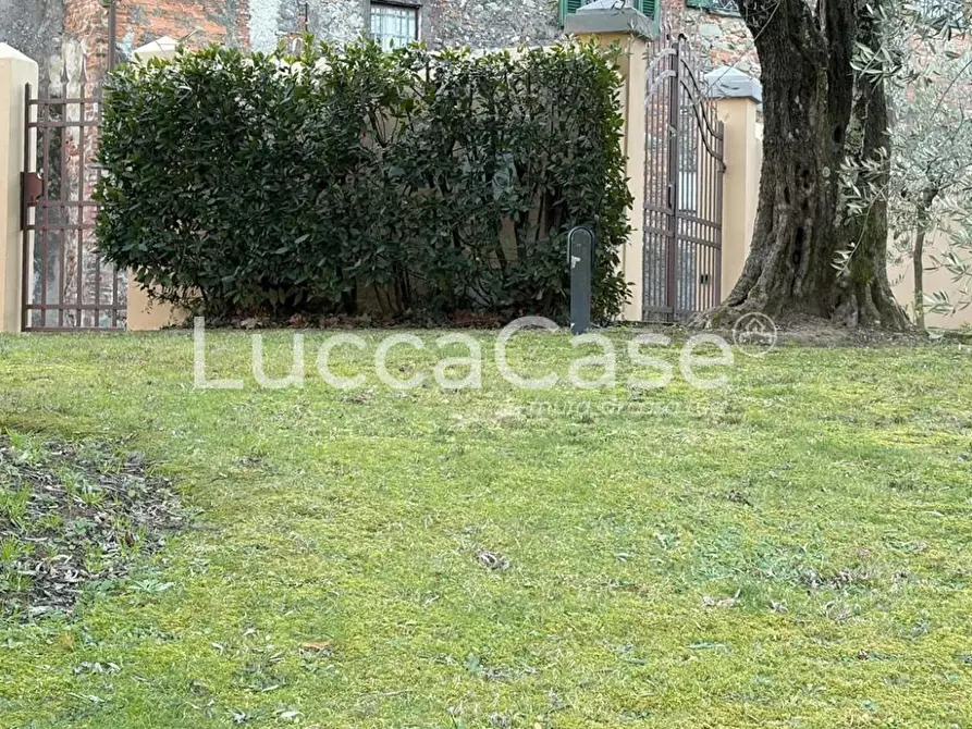 Immagine 75 di Villa in vendita  a Capannori