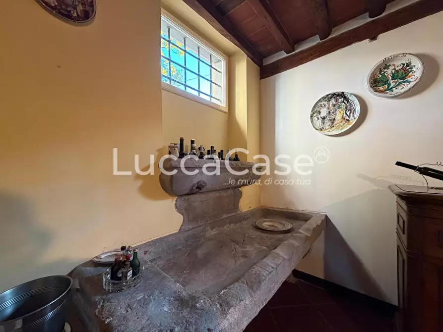 Immagine 32 di Villa in vendita  a Capannori