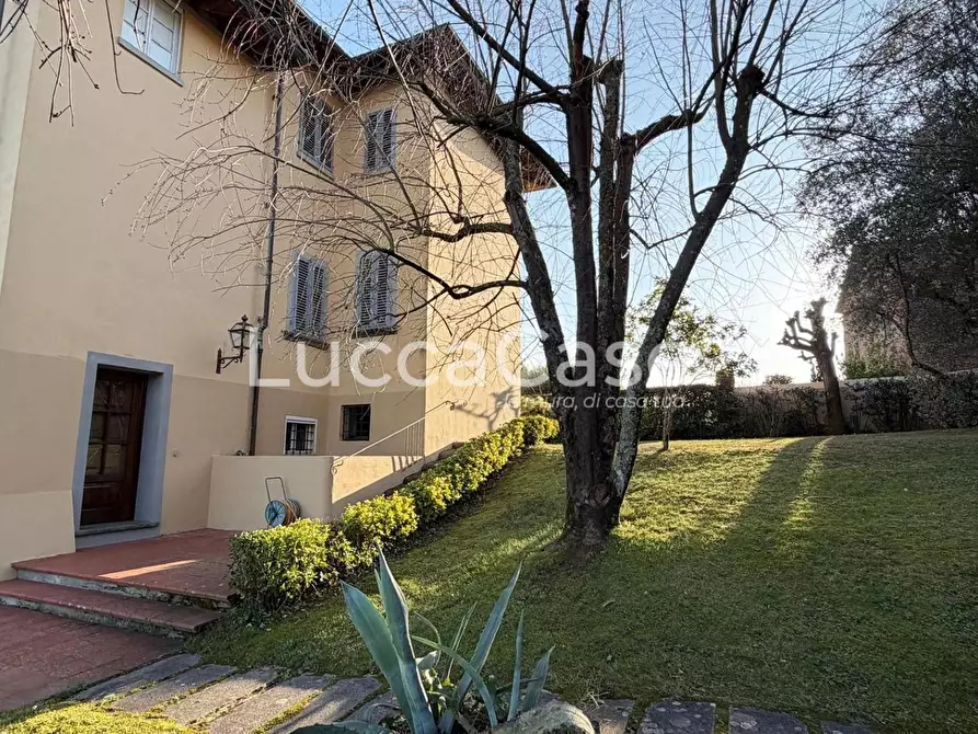 Immagine 72 di Villa in vendita  a Capannori