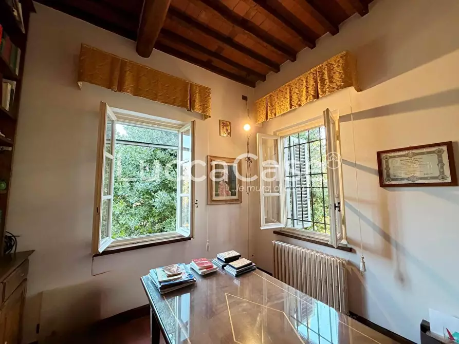 Immagine 50 di Villa in vendita  a Capannori
