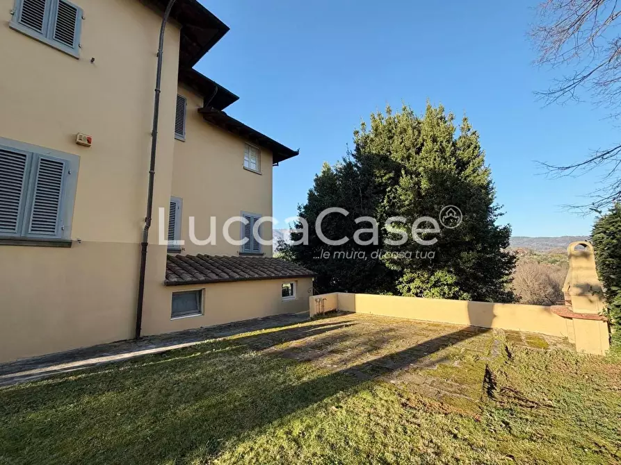 Immagine 79 di Villa in vendita  a Capannori