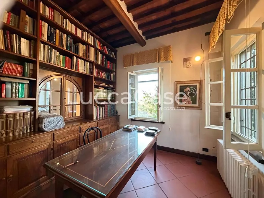Immagine 6 di Villa in vendita  a Capannori