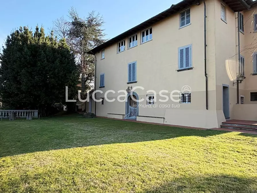 Immagine 68 di Villa in vendita  a Capannori