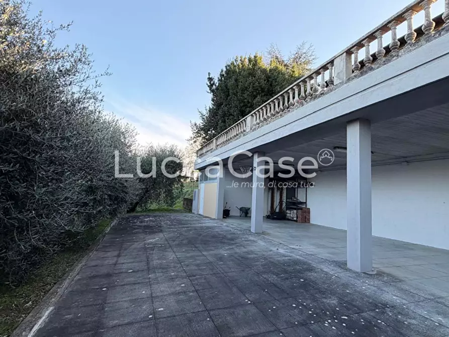 Immagine 84 di Villa in vendita  a Capannori
