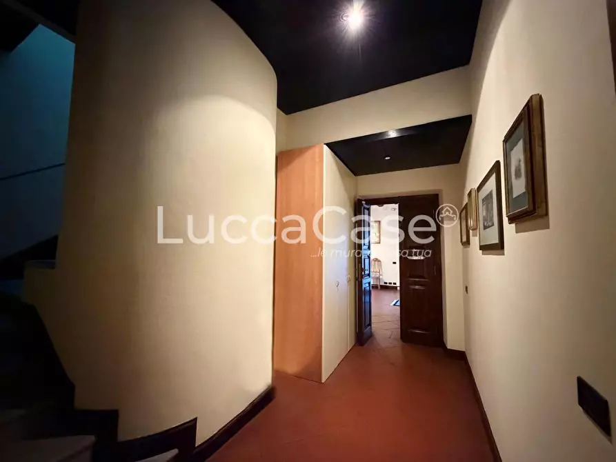 Immagine 55 di Villa in vendita  a Capannori