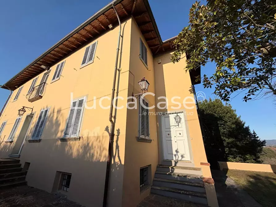 Immagine 78 di Villa in vendita  a Capannori