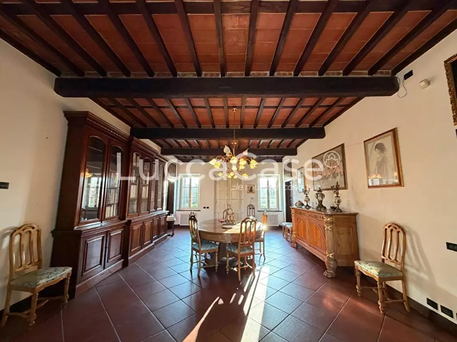 Immagine 1 di Villa in vendita  a Capannori