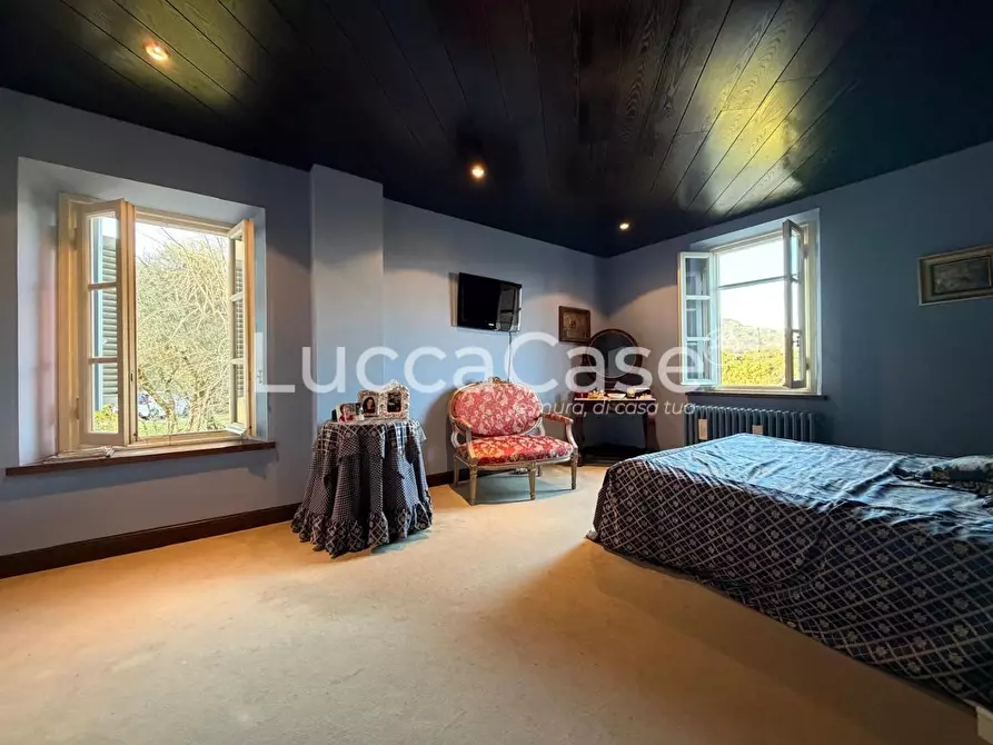 Immagine 45 di Villa in vendita  a Capannori