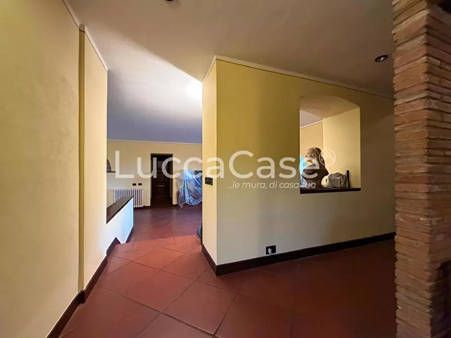 Immagine 38 di Villa in vendita  a Capannori