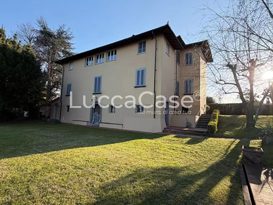 Immagine 27 di Villa in vendita  a Capannori