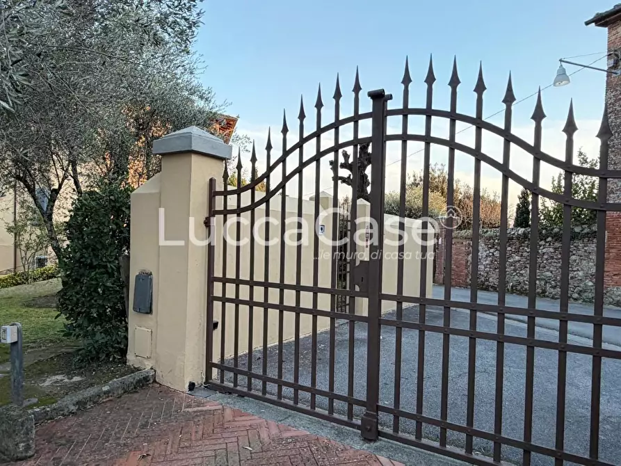 Immagine 76 di Villa in vendita  a Capannori