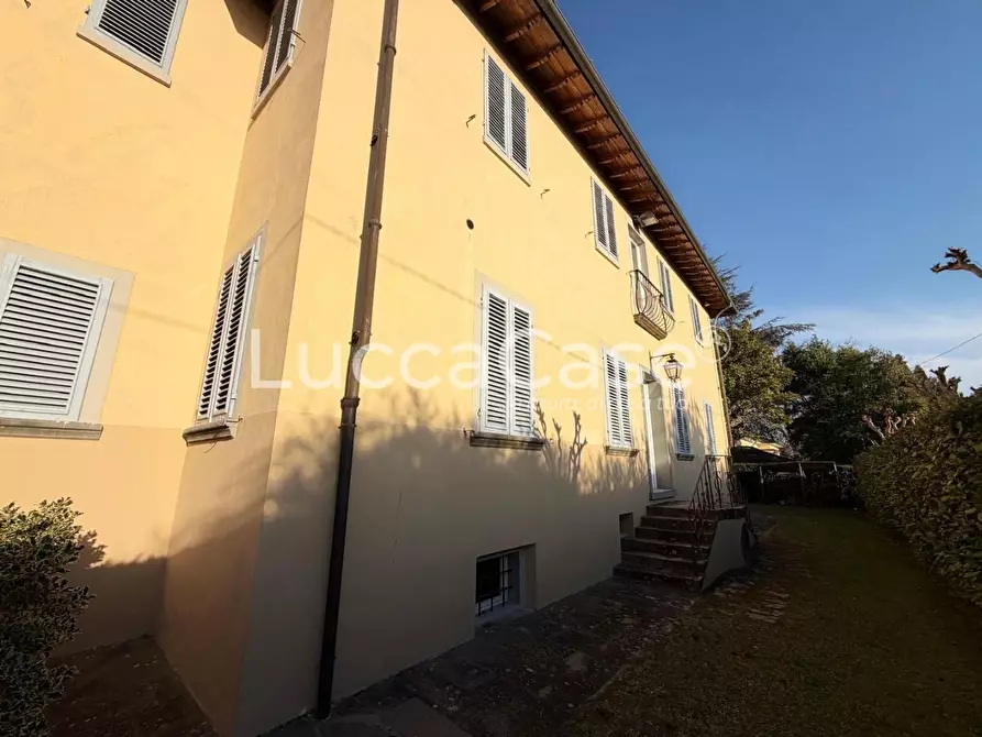 Immagine 77 di Villa in vendita  a Capannori