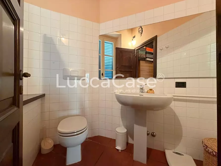 Immagine 53 di Villa in vendita  a Capannori