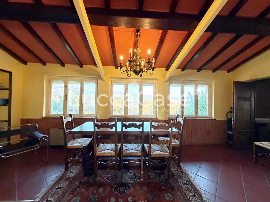 Immagine 60 di Villa in vendita  a Capannori