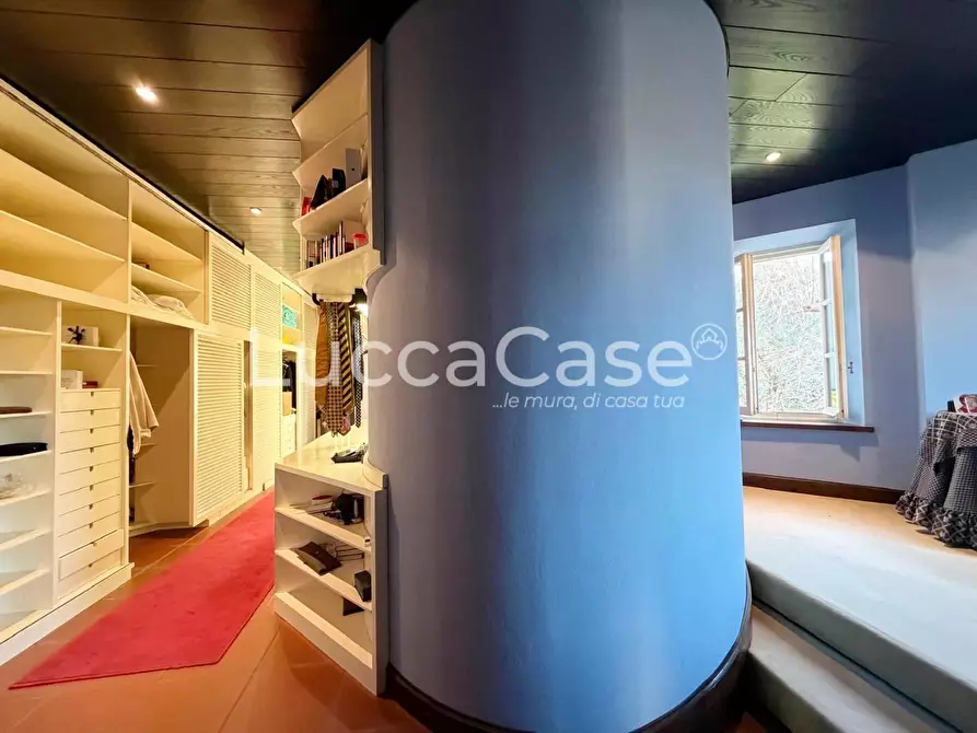 Immagine 47 di Villa in vendita  a Capannori