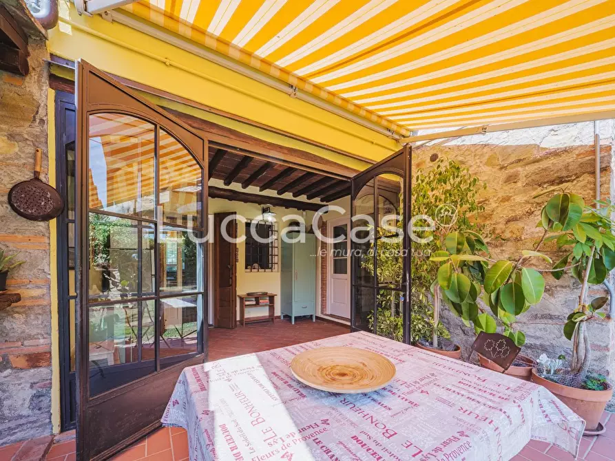 Immagine 9 di Casa colonica in vendita  a Capannori