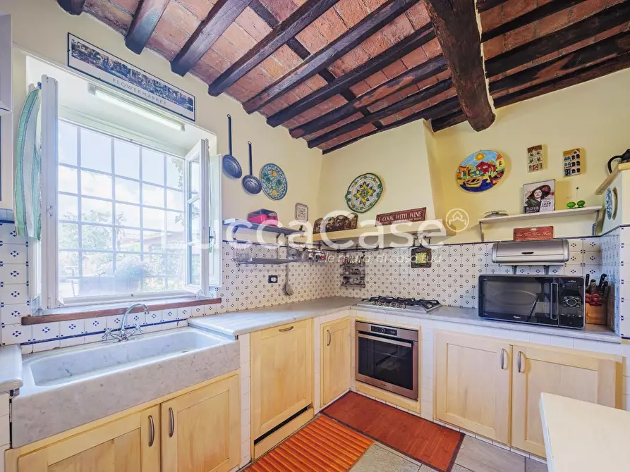 Immagine 30 di Casa colonica in vendita  a Capannori