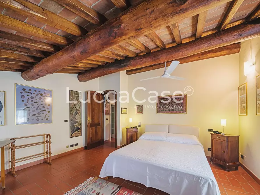 Immagine 38 di Casa colonica in vendita  a Capannori