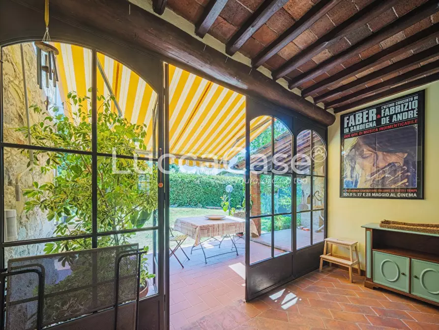 Immagine 10 di Casa colonica in vendita  a Capannori