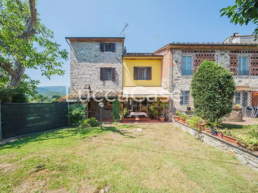 Immagine 7 di Casa colonica in vendita  a Capannori