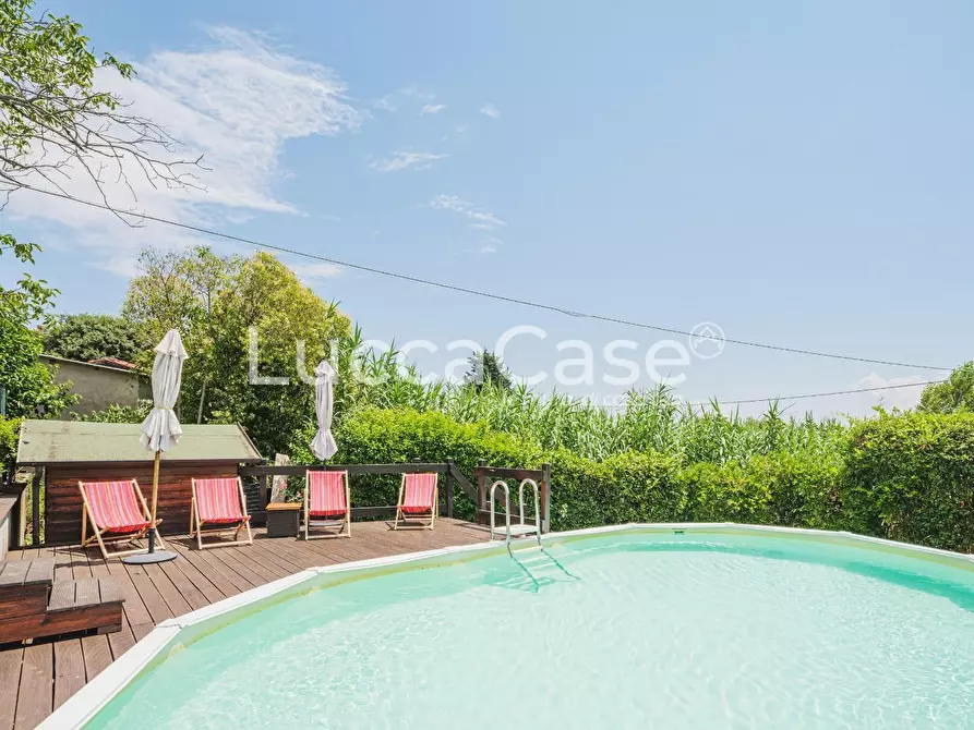 Immagine 19 di Casa colonica in vendita  a Capannori