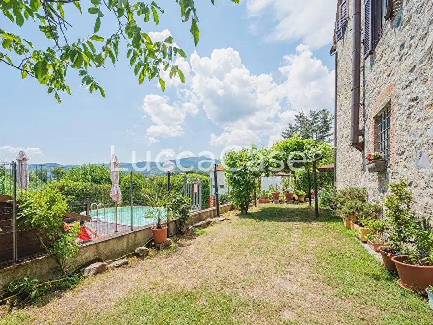 Immagine 16 di Casa colonica in vendita  a Capannori