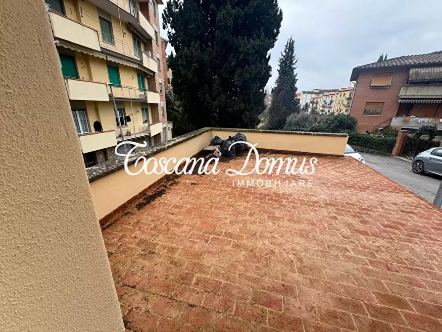 Immagine 2 di Appartamento in vendita  a Siena