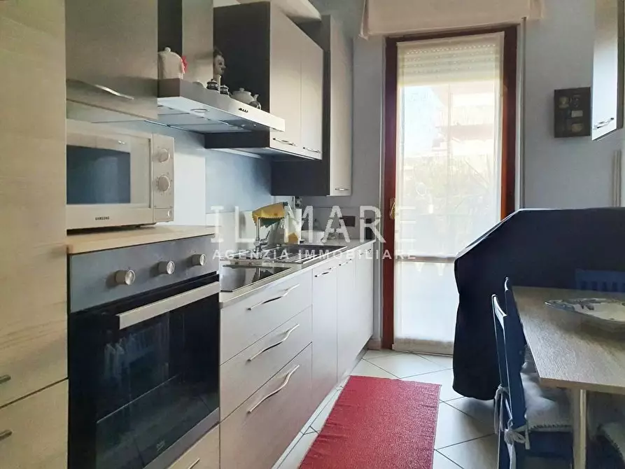 Immagine 2 di Appartamento in vendita  a Massa