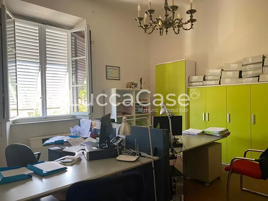 Immagine 10 di Ufficio in vendita  a Lucca