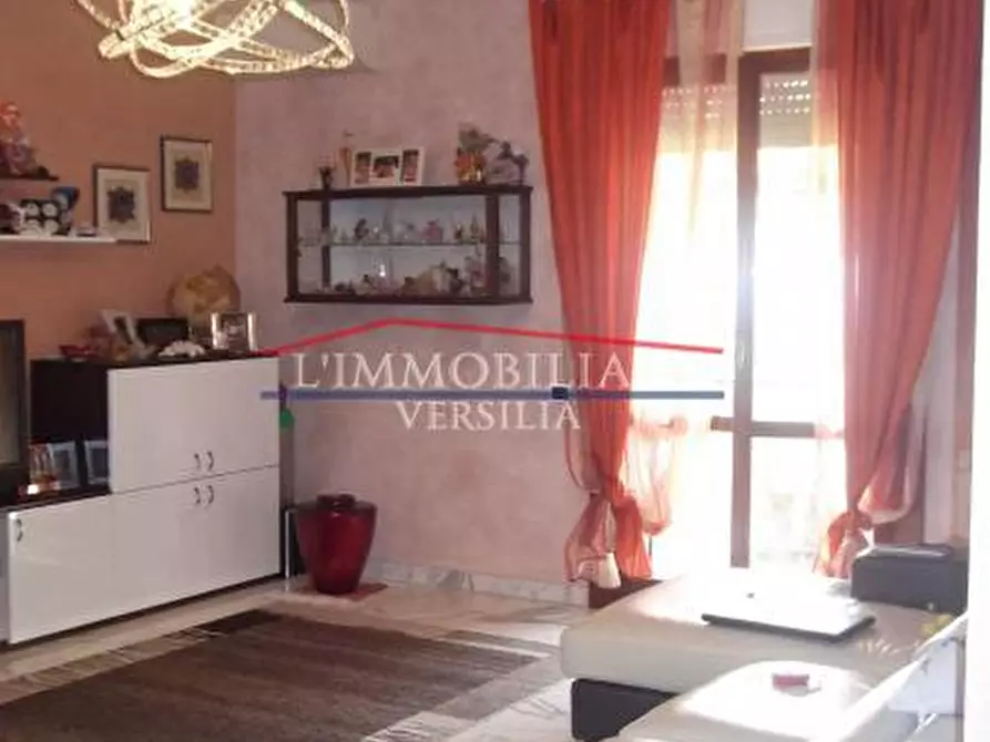 Immagine 2 di Appartamento in vendita  a Carrara