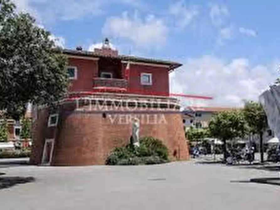 Immagine 2 di Appartamento in vendita  a Forte Dei Marmi