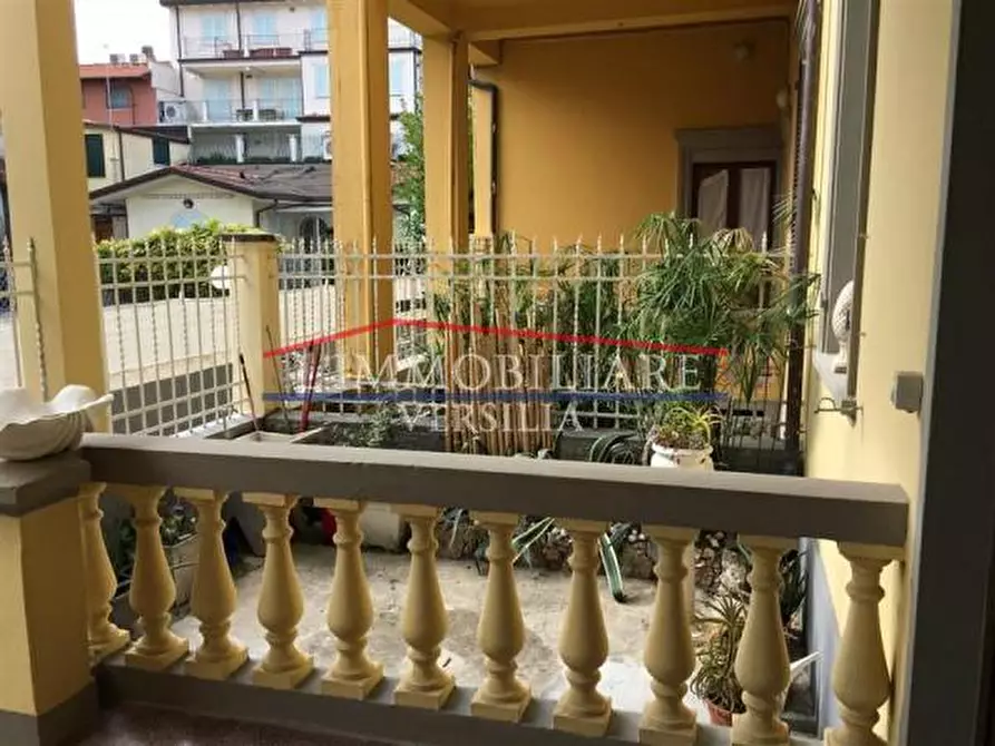 Immagine 36 di Appartamento in vendita  a Forte Dei Marmi