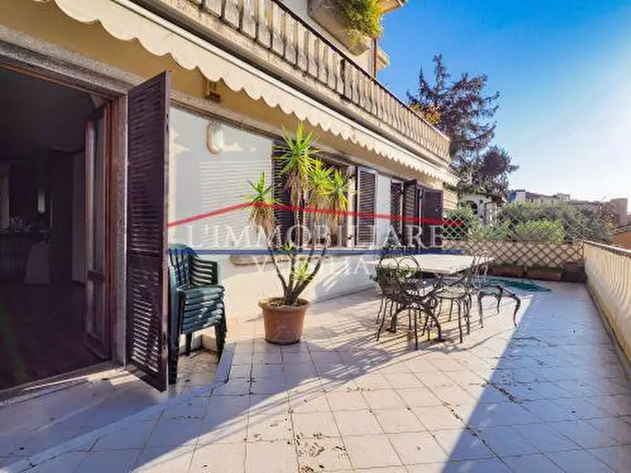 Immagine 2 di Appartamento in vendita  a Massa