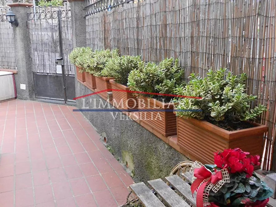 Immagine 2 di Casa semindipendente in vendita  a Carrara