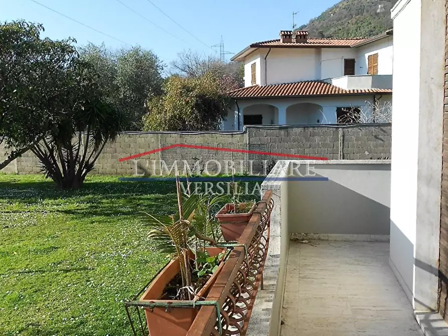 Immagine 1 di Casa bifamiliare in vendita  a Carrara