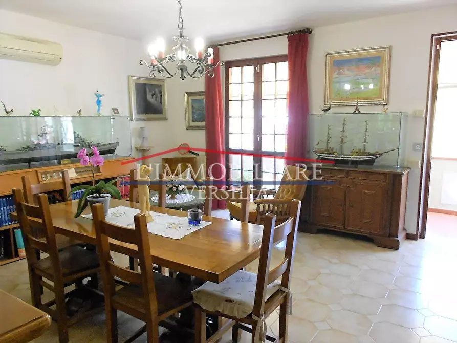 Immagine 6 di Casa semindipendente in vendita  a Massa