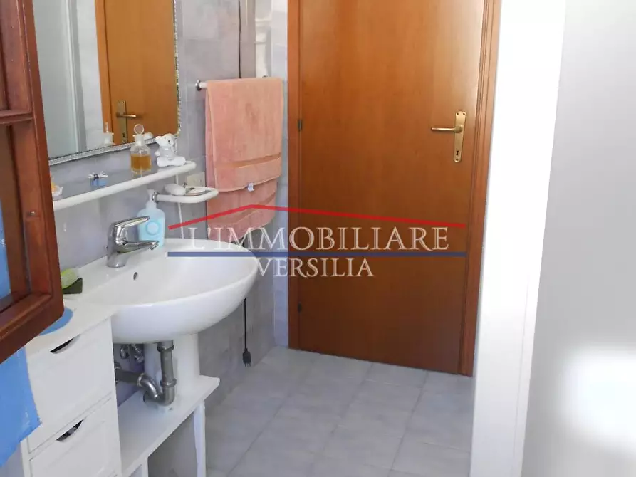 Immagine 12 di Casa semindipendente in vendita  a Massa