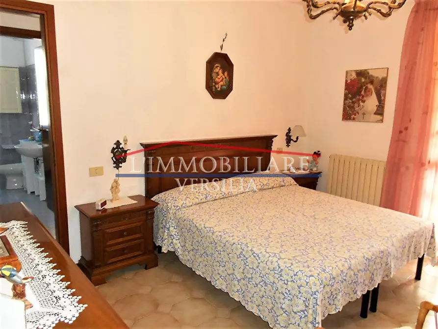 Immagine 9 di Casa semindipendente in vendita  a Massa